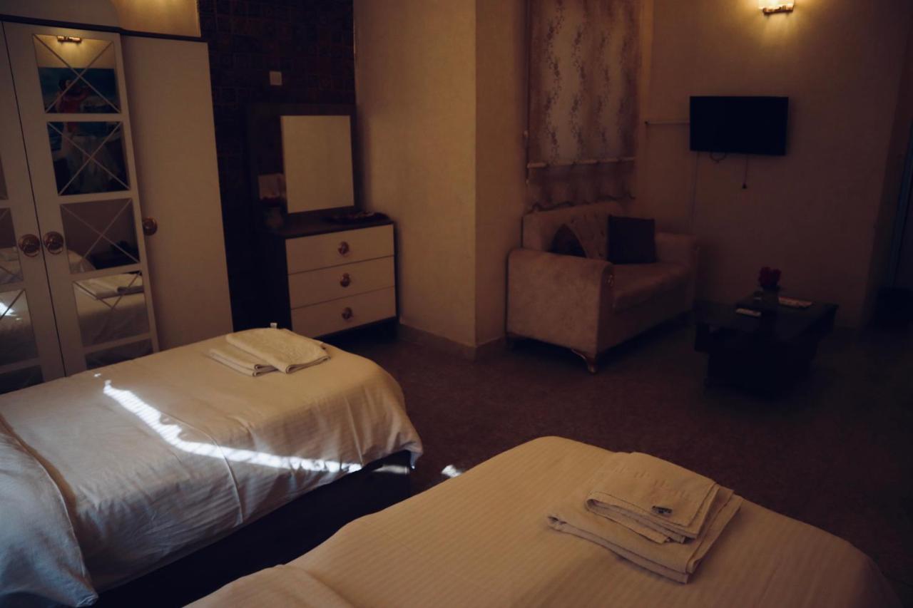 Italian House Hotel Baghdād Esterno foto