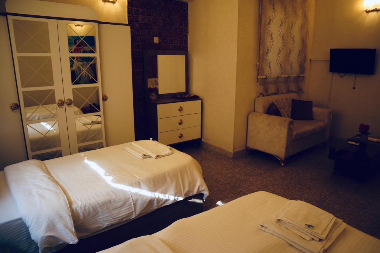 Italian House Hotel Baghdād Esterno foto